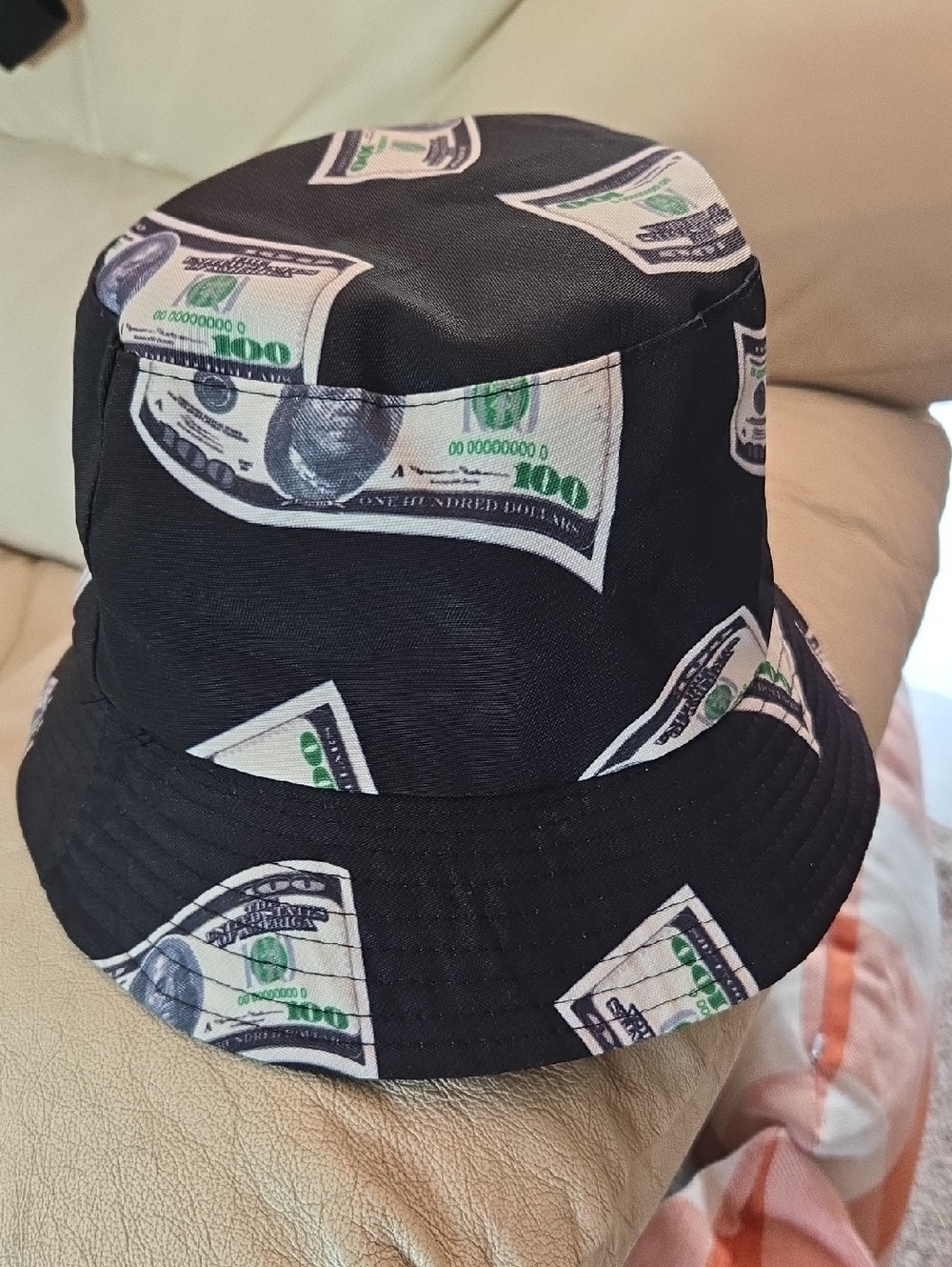 Black Money-Print Bucket Hat - Men Accessorie💸🖤 PRE OWNED